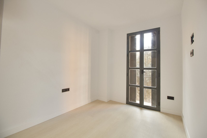 Gerenoveerd appartement met vier balkons — Málaga Centrum — woningfoto